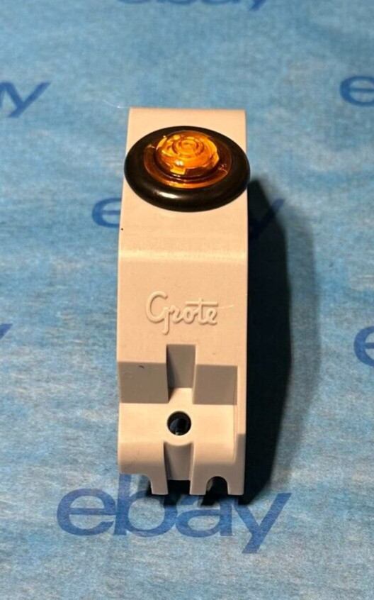 41300540 / 01-4945-70 Genuine Grote Yellow Marker Lamp OEM - New
