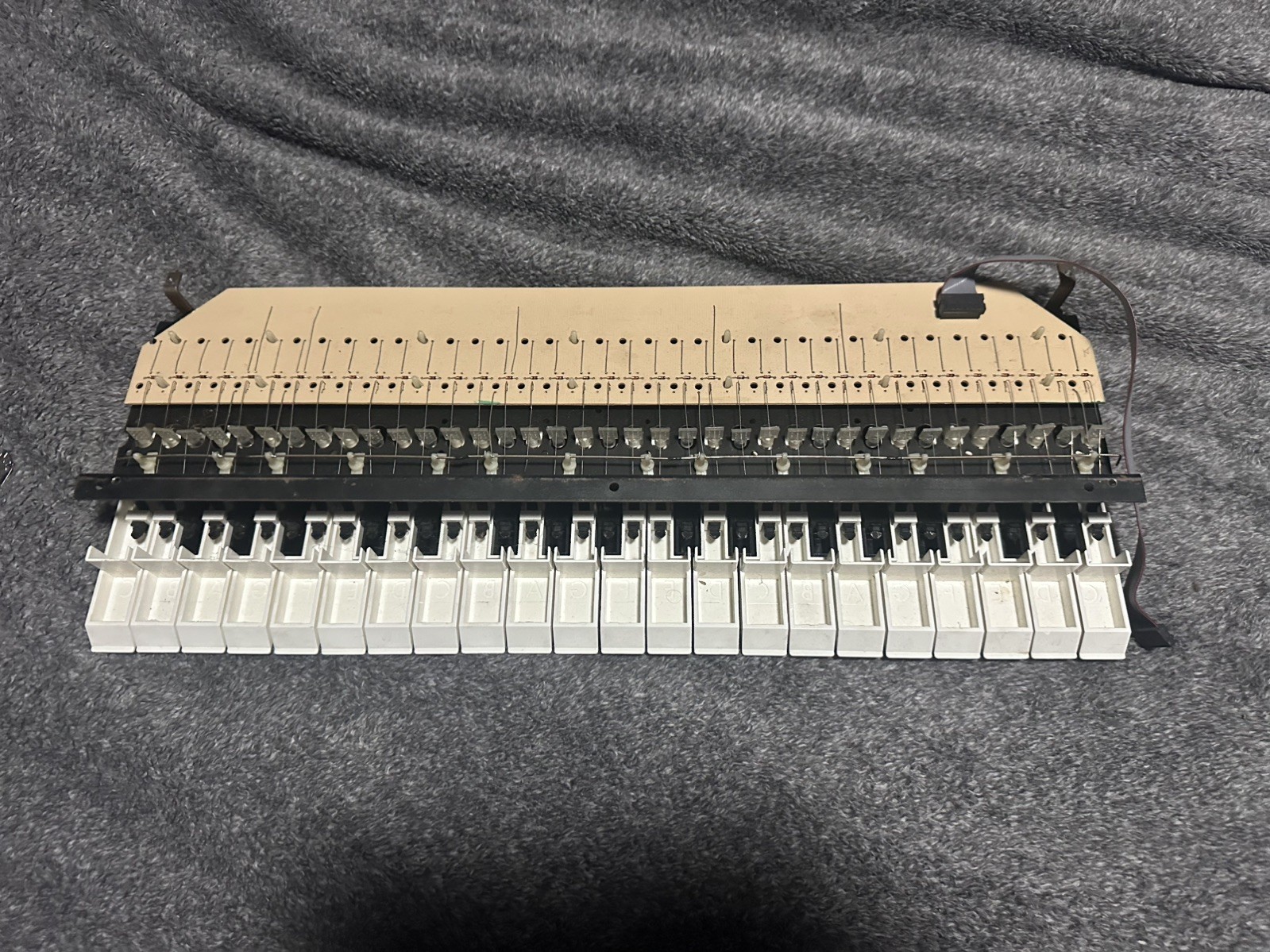 Sequential Circuits Pro One J-Wire Keybed for parts or repair