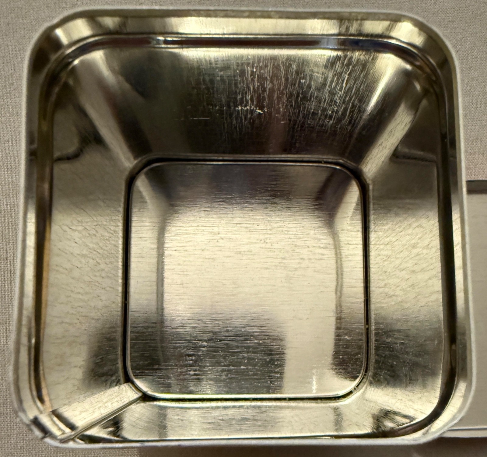 CHRISTMAS GOOSE TIN - Approx. 2 ¼"x2"