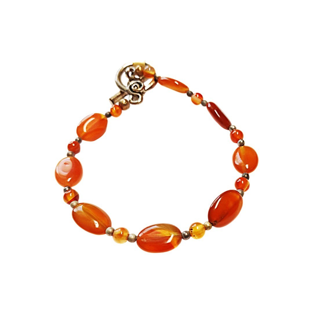 Fashionable and Elegant Red Agate Beaded Bracelet