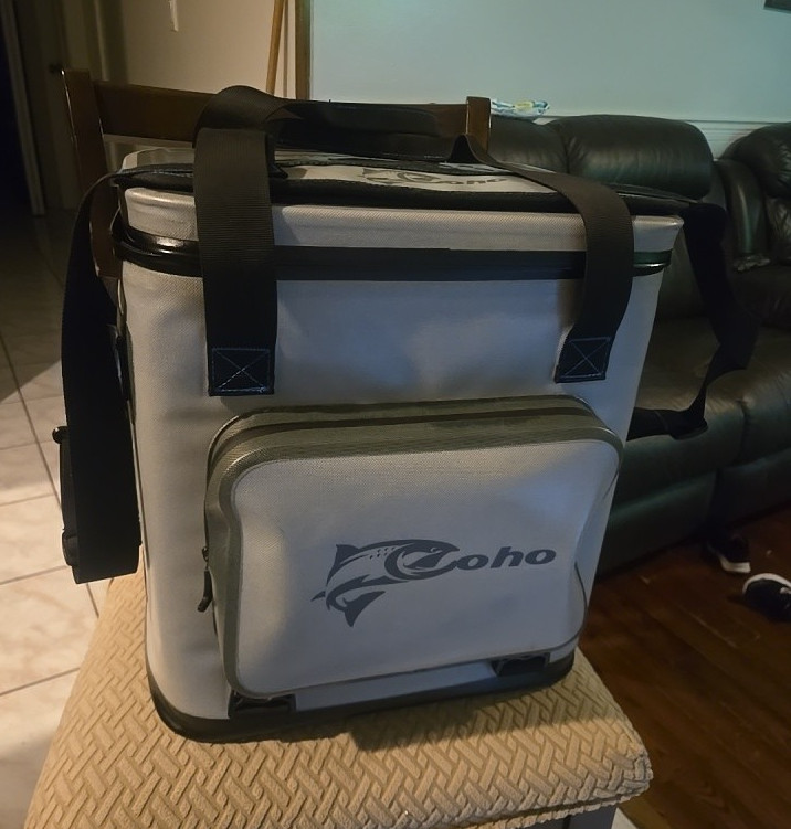 Coho  insulated cooler bag in excellent condition.