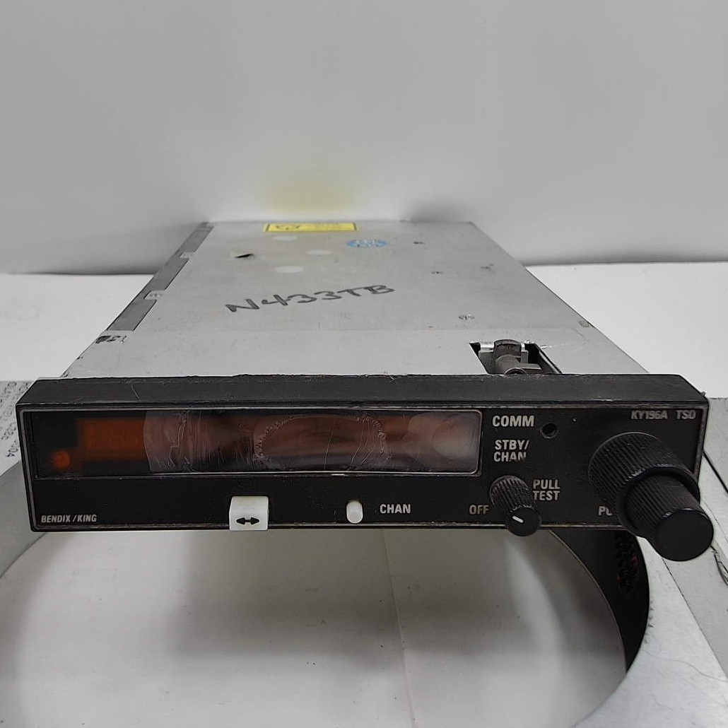 VHF COMM KY-196A Bendix King 064-1054-60 with tray