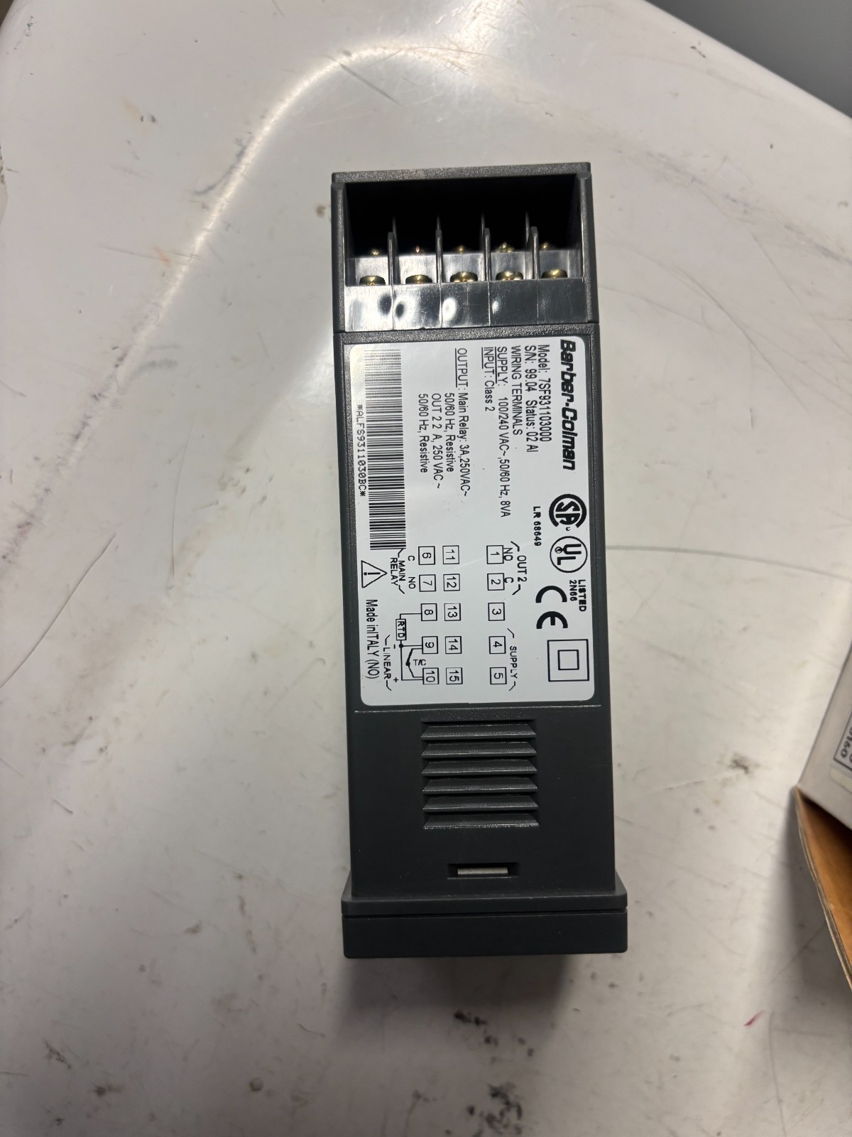NEW - Barber-Colman 7SF931103000 7SF Temperature Controller 100-240V VAC Supply-