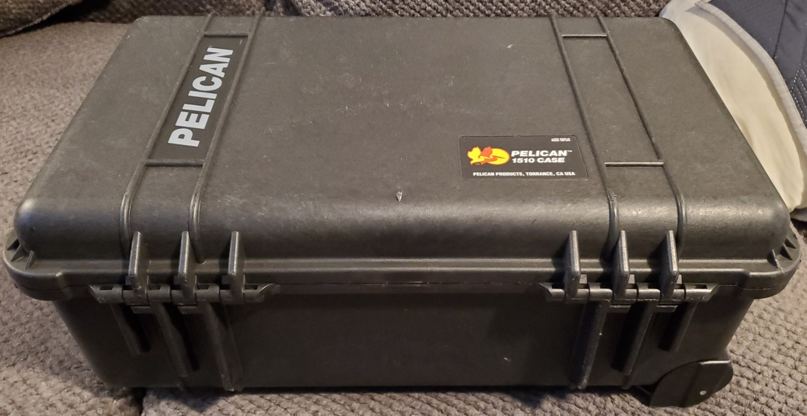 HTC Vive VR Headset Complete Set + Custom Pelican 1510 Case (Easily Portable)