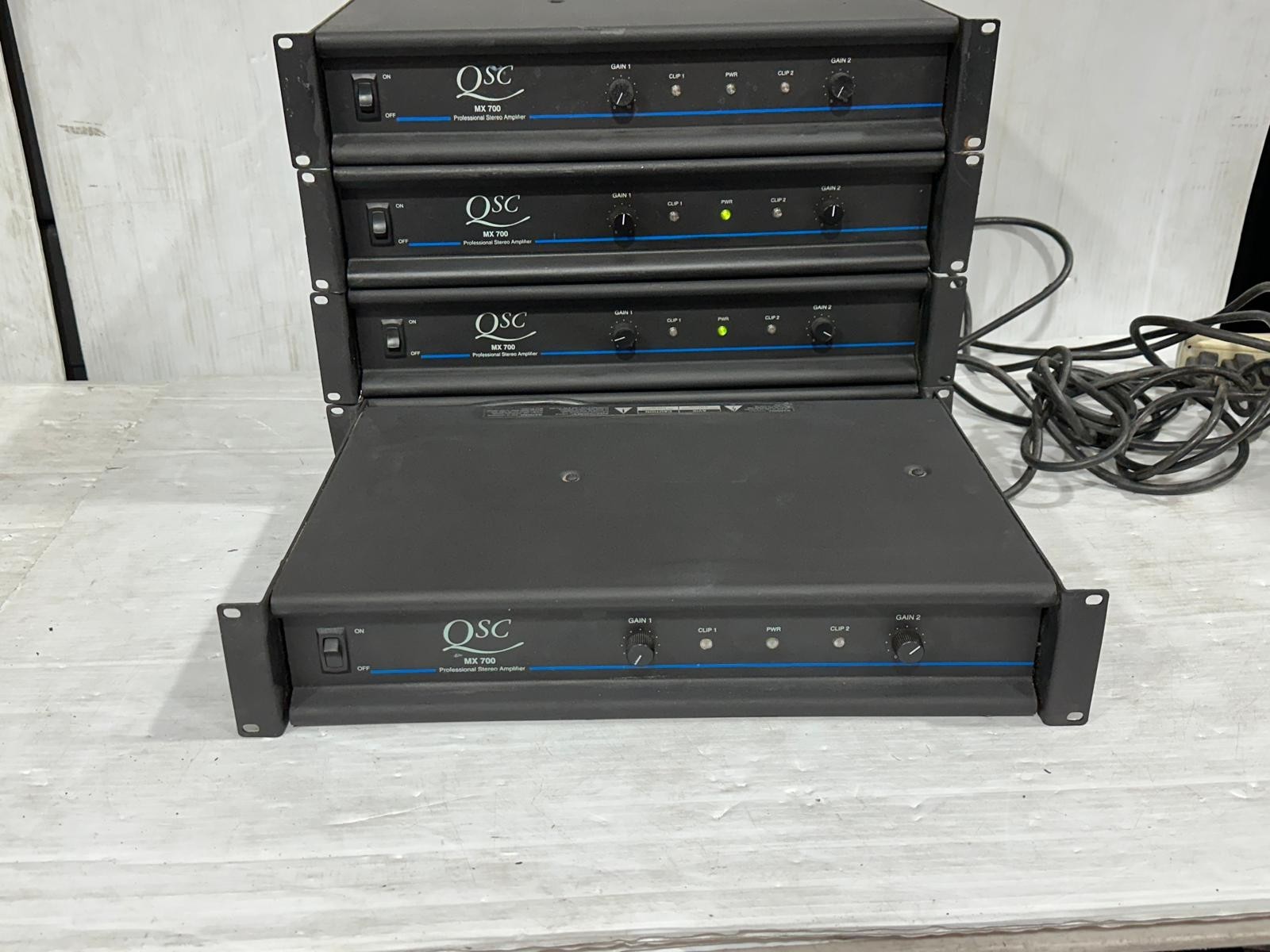 QSC MX 700 Amplifier (one) (TRUEHEARTSOUND)