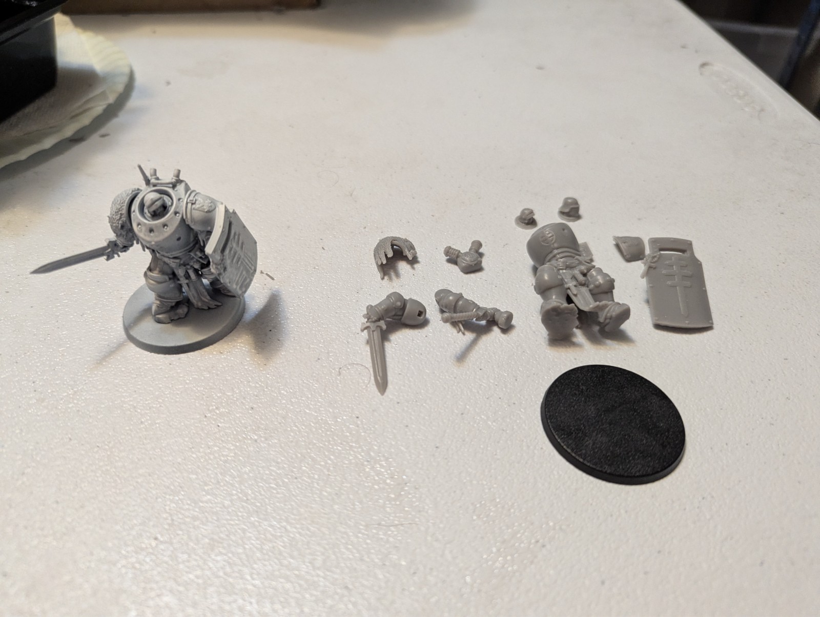 Red Pilgrim - Lieutenant in Machine Armor - Compatible w/ Grimdark Crusade