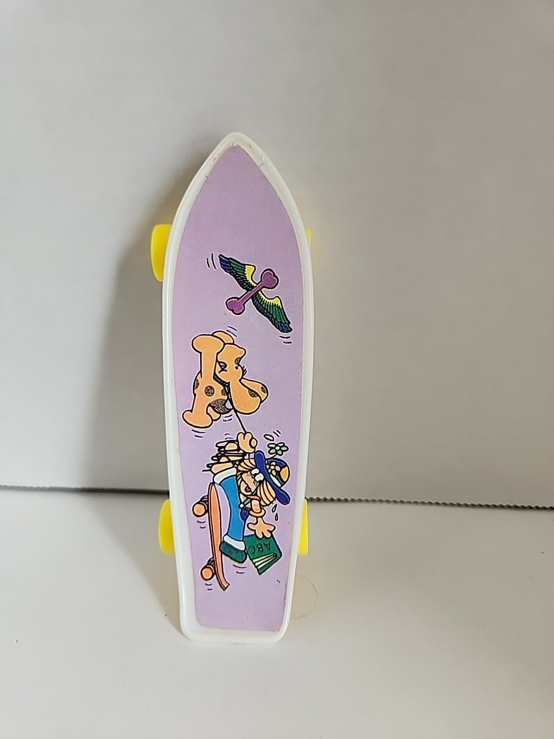 VINTAGE PLASTIC PENCIL SHARPENER KID AND DOG SKATEBOARD 4.5 IN