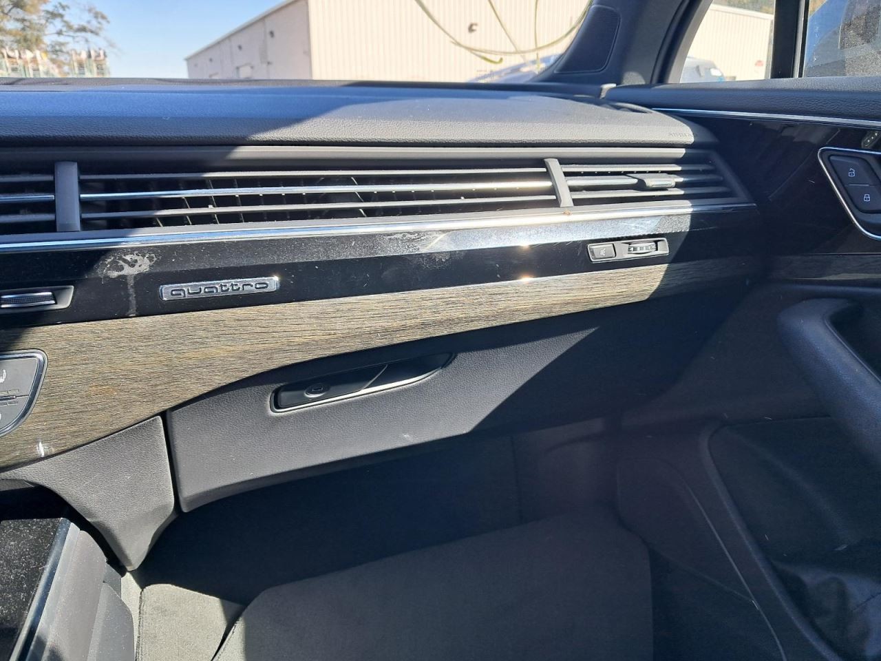Q7 AUDI   2018 Glove Box 4863653