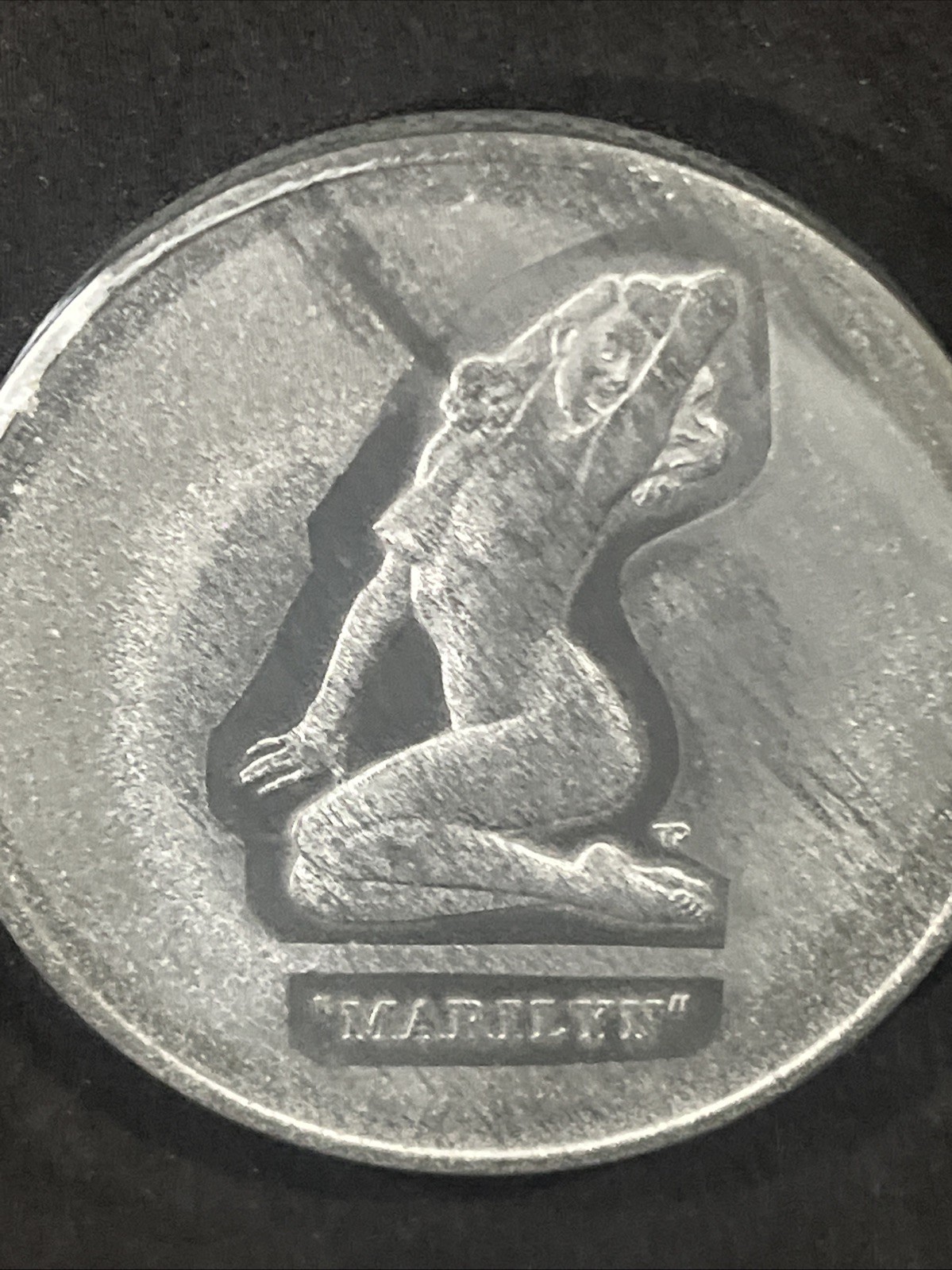 Marilyn Monroe 1975 Calender Coin Pewter