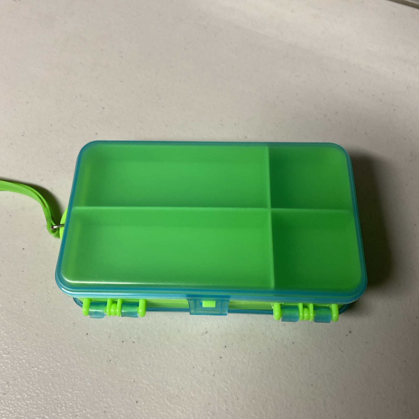 8 tray crafting travel container with wrist strap