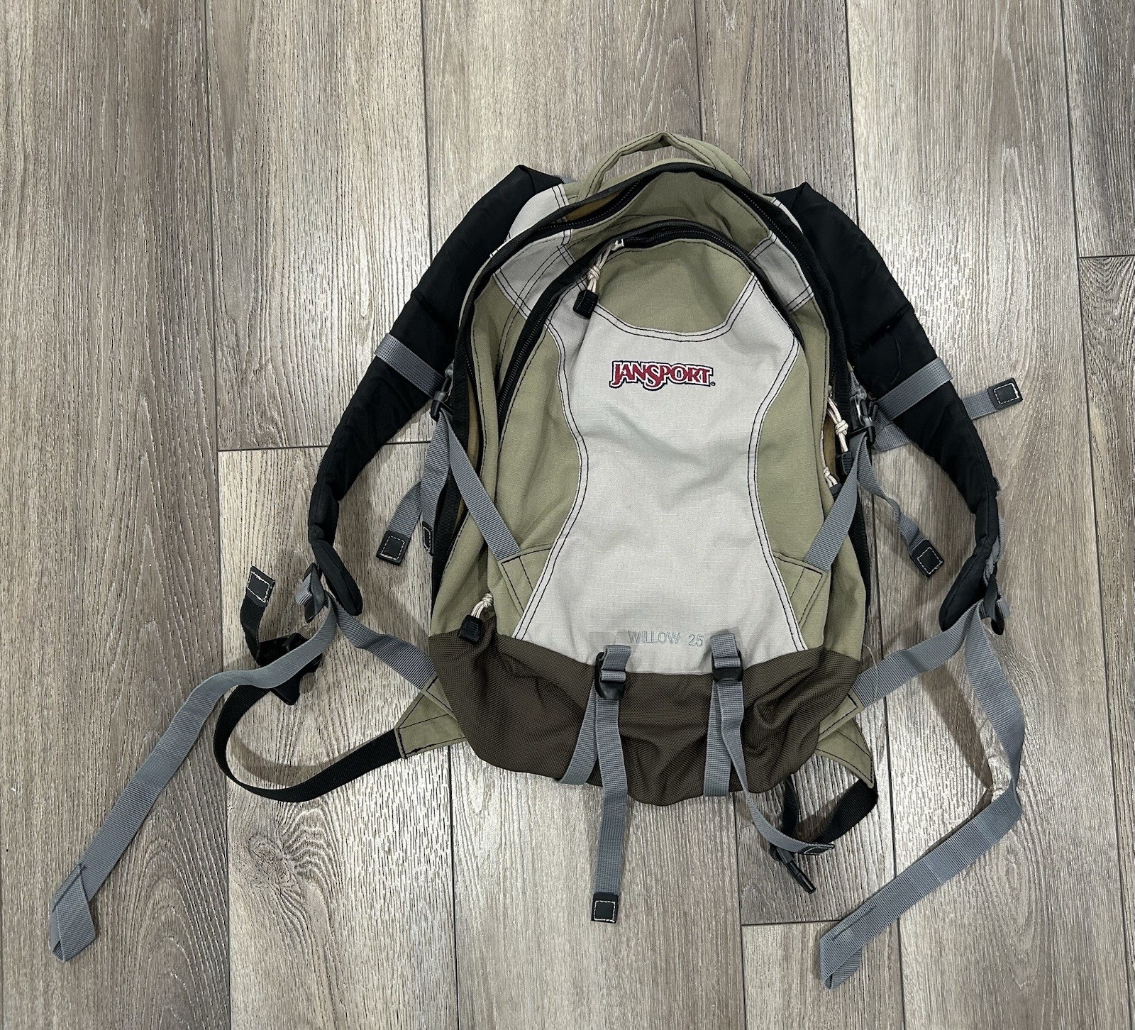 Jansport Willow 25 Hiking / School Backpack Classic Camping Travel Bag