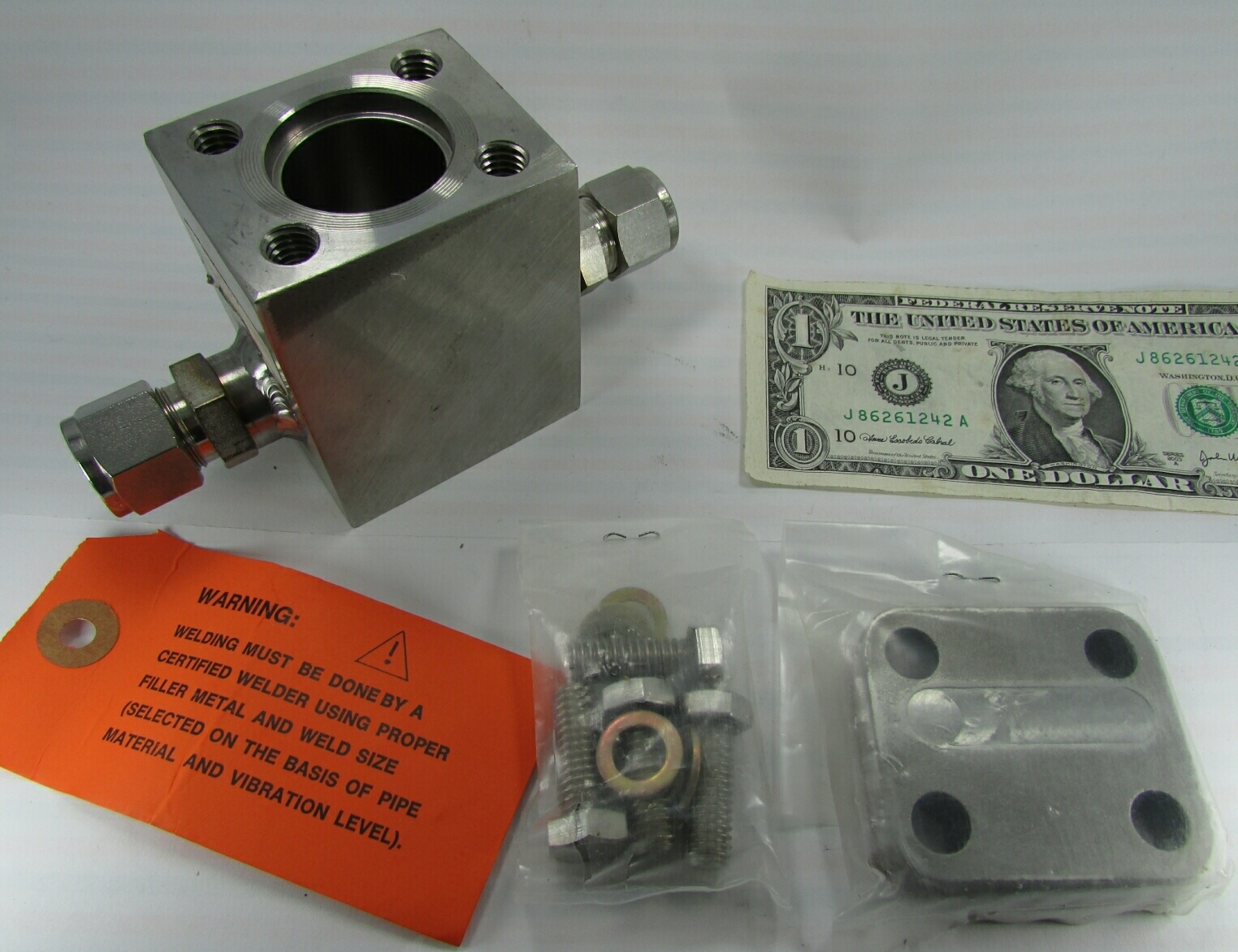 New Omega Paddle Wheel Flow Sensor / Transmitter Tee Housing 1/2" Tubing, 316SS