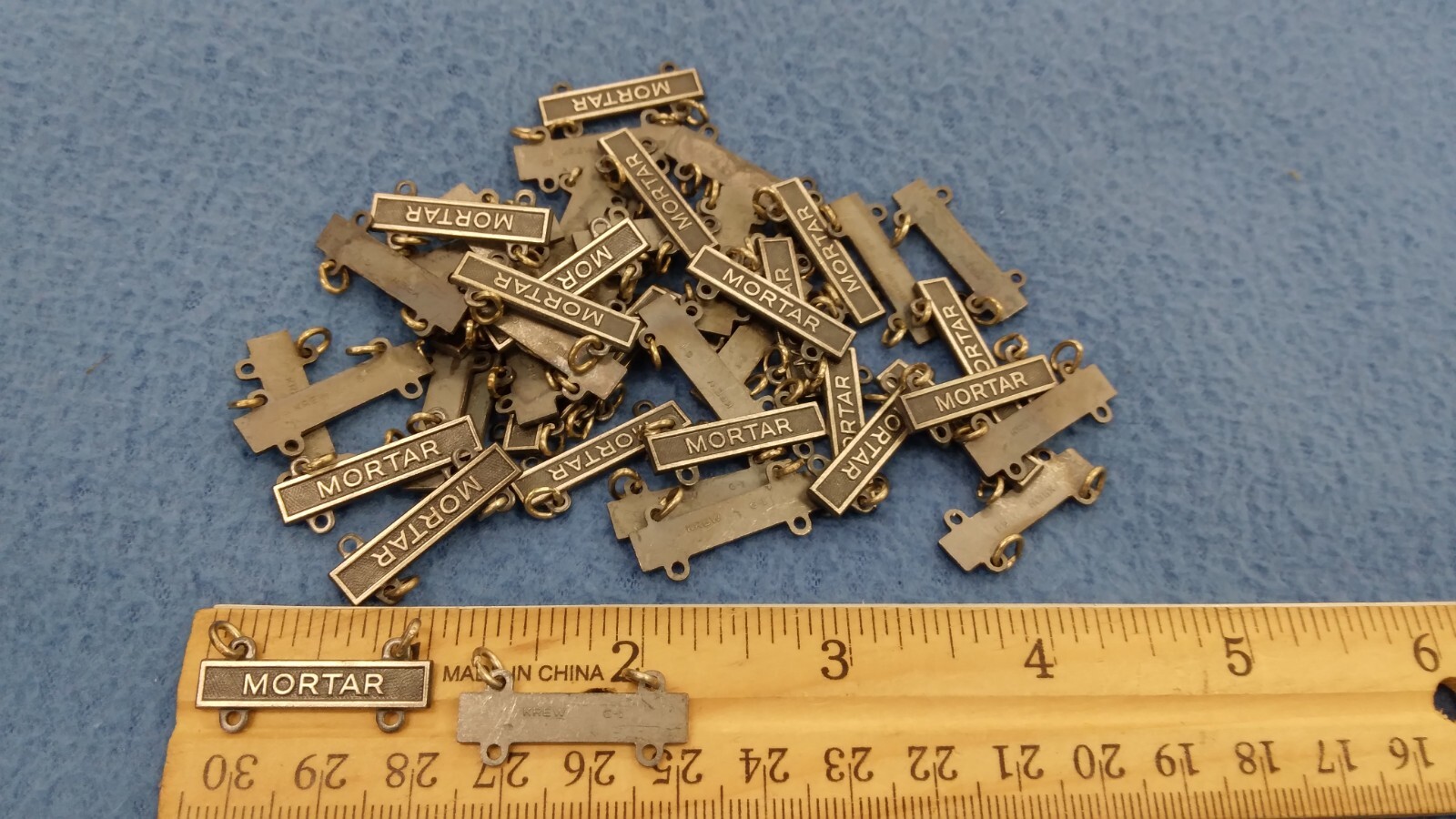 LOT OF 100  -  U.S. ARMY QUALIFICATION BARS: MORTAR - GI