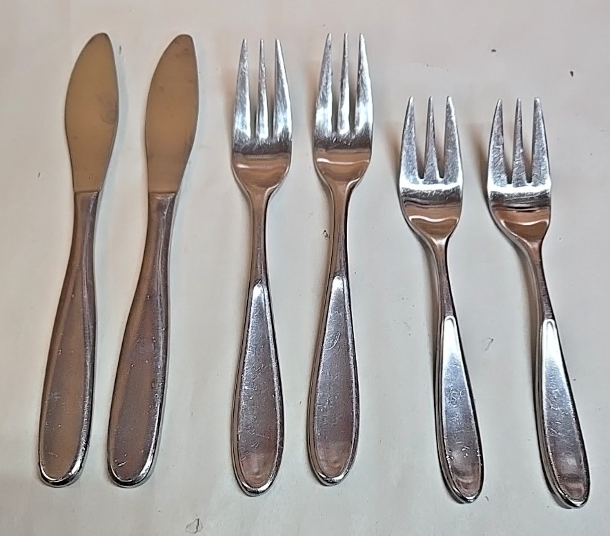 Lot of (6) Unmarked Stainless Steel Flatware; Two Knives, Forks, Salad Forks