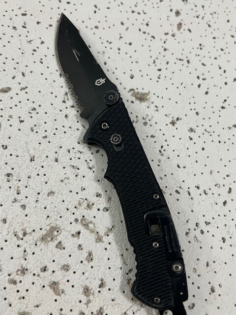 Gerber Hinderer rescue firefighter, paramedic knife/multi tool black —