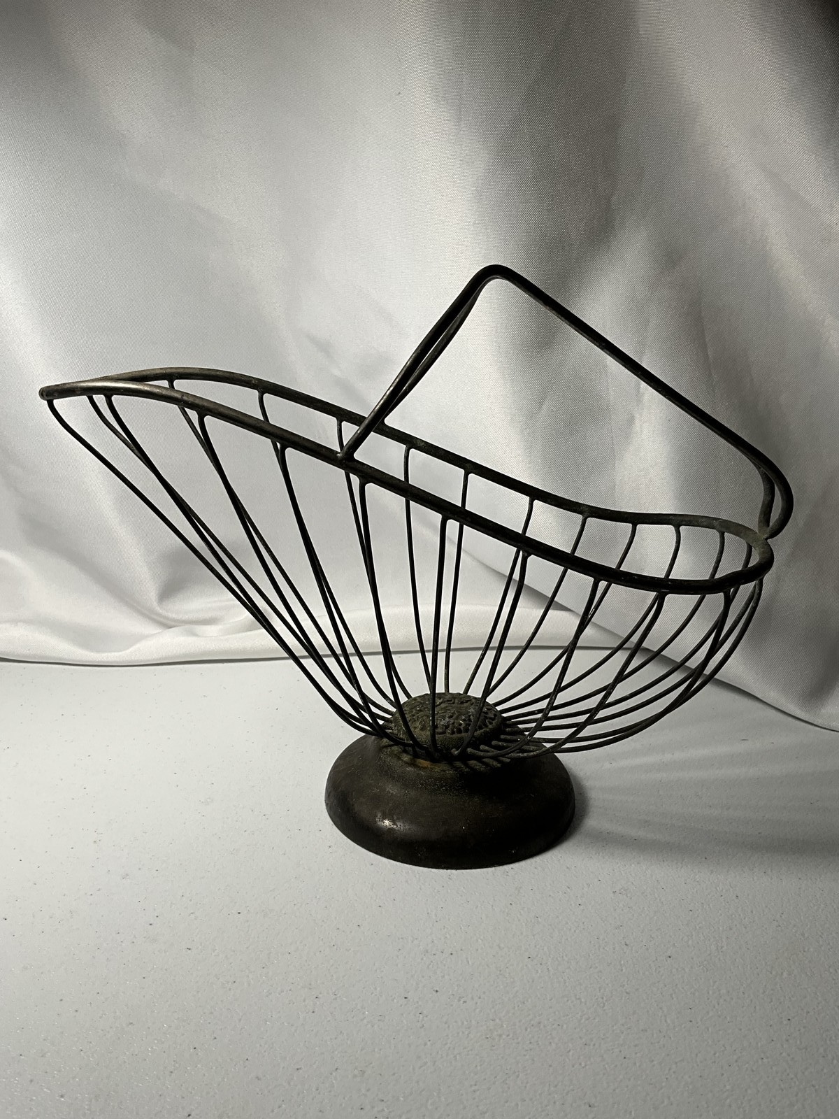 Vintage Italian Silverplate Wire Fruit Basket Pedestal Centerpiece Bowl w/