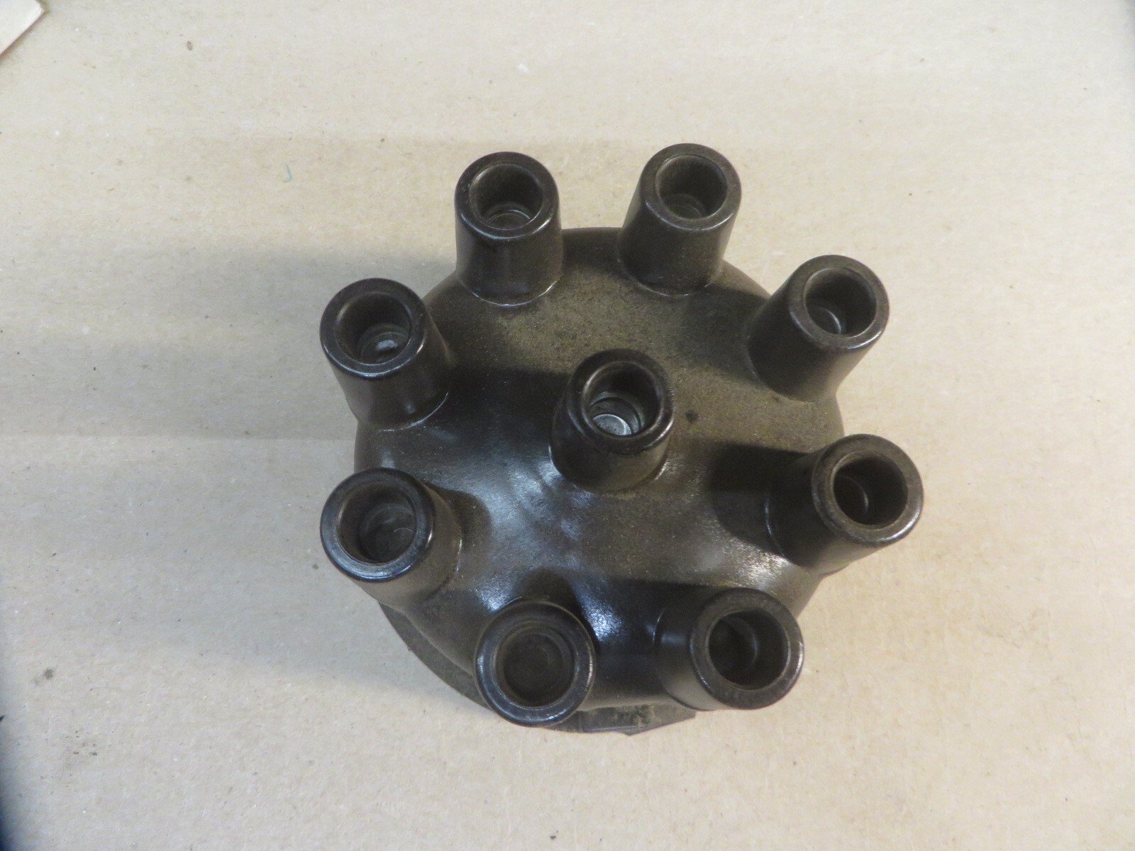 DISTRIBUTOR CAP FORECAST # F934 REPLACES # DH6 vintage new N O S