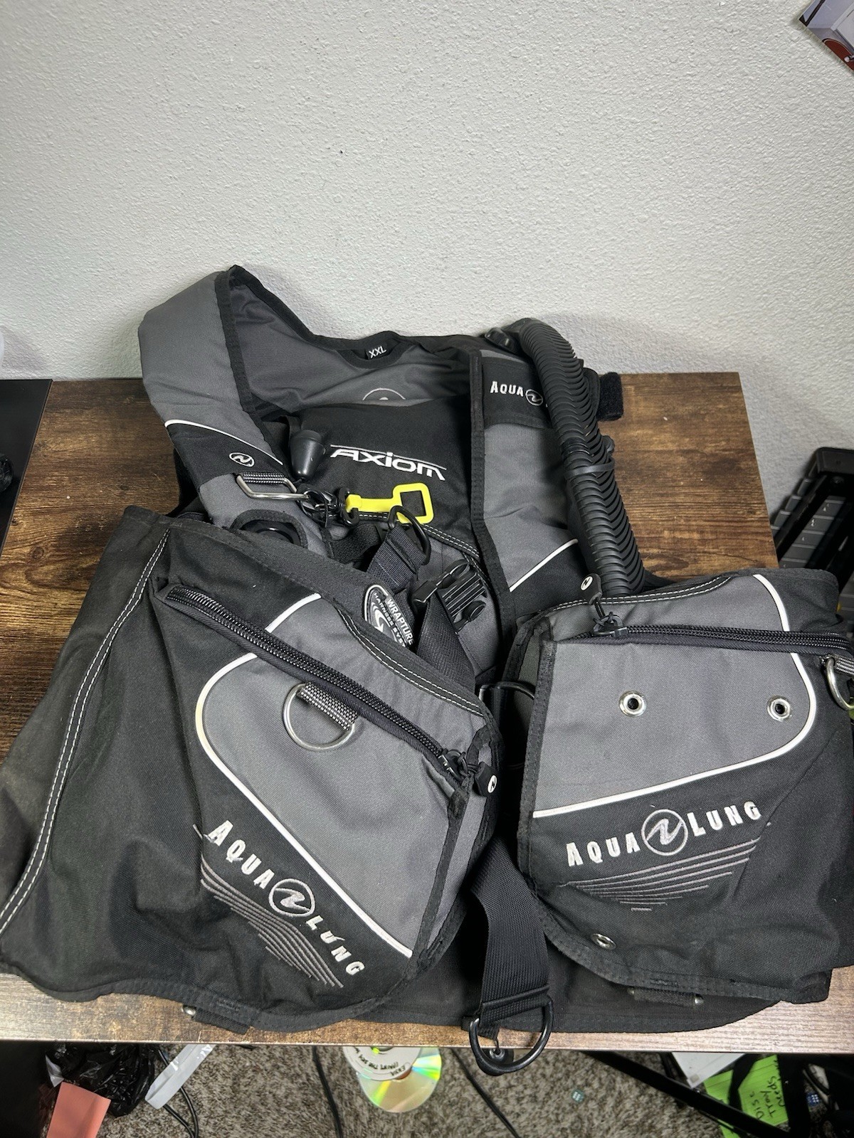 Aqualung Axiom BCD - Size XXL- Tested, Holds Air