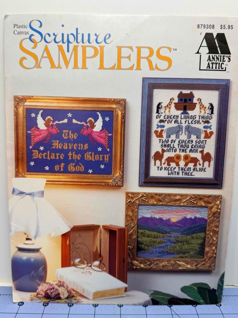 ANNIE'S ATTIC Needlepoint Booklet - SCRIPTURE SAMPLERS IN PLASTIC CANVAS