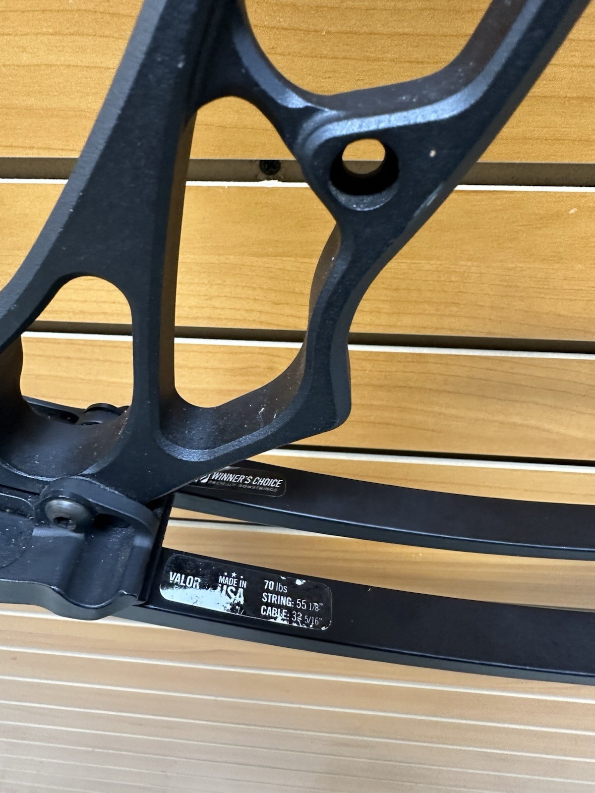 Elite Archery Compound Bow - VALOR - RH - 70# Max - 28.5” Mod Installed