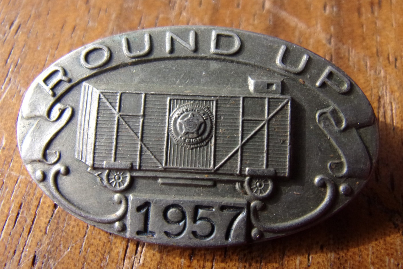 RAILROAD PINBACK 1957 ROUND UP BASTIAN BROS NICE COND