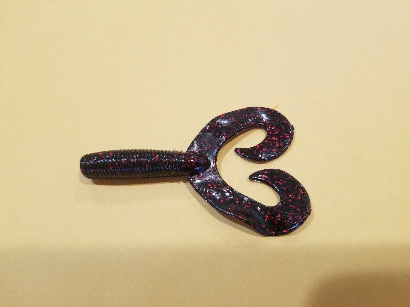 TWIN GRUB TAILS