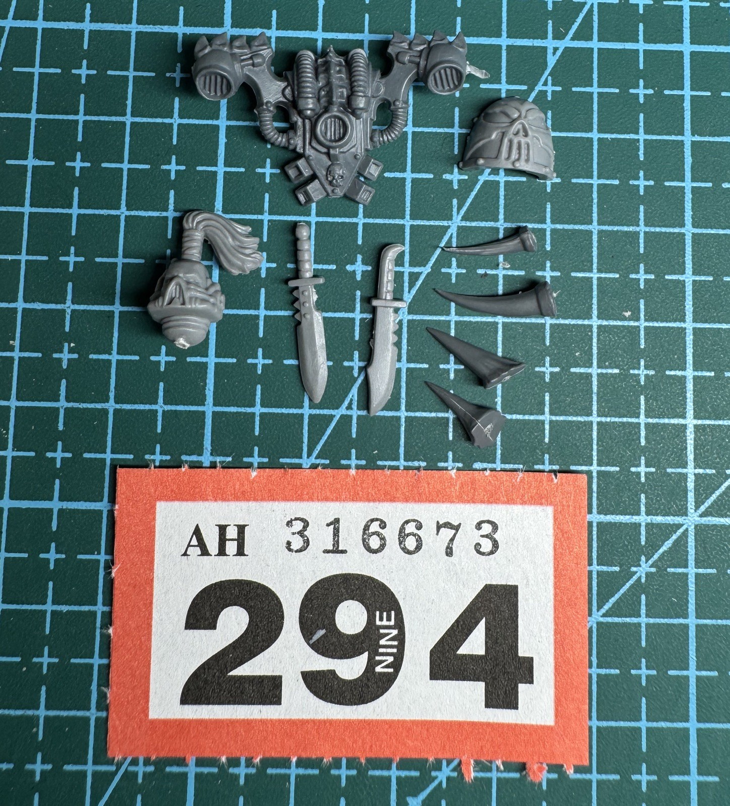 Chaos Space Marine Extras Bundle Pad Helmet Knife Spike Backpack Heresy 40k OOP