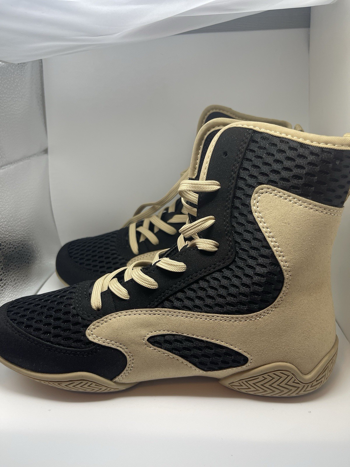 Venum Contender Boxing Shoes in Black/Sand Size : 8.5 Women 7 Men EU 39