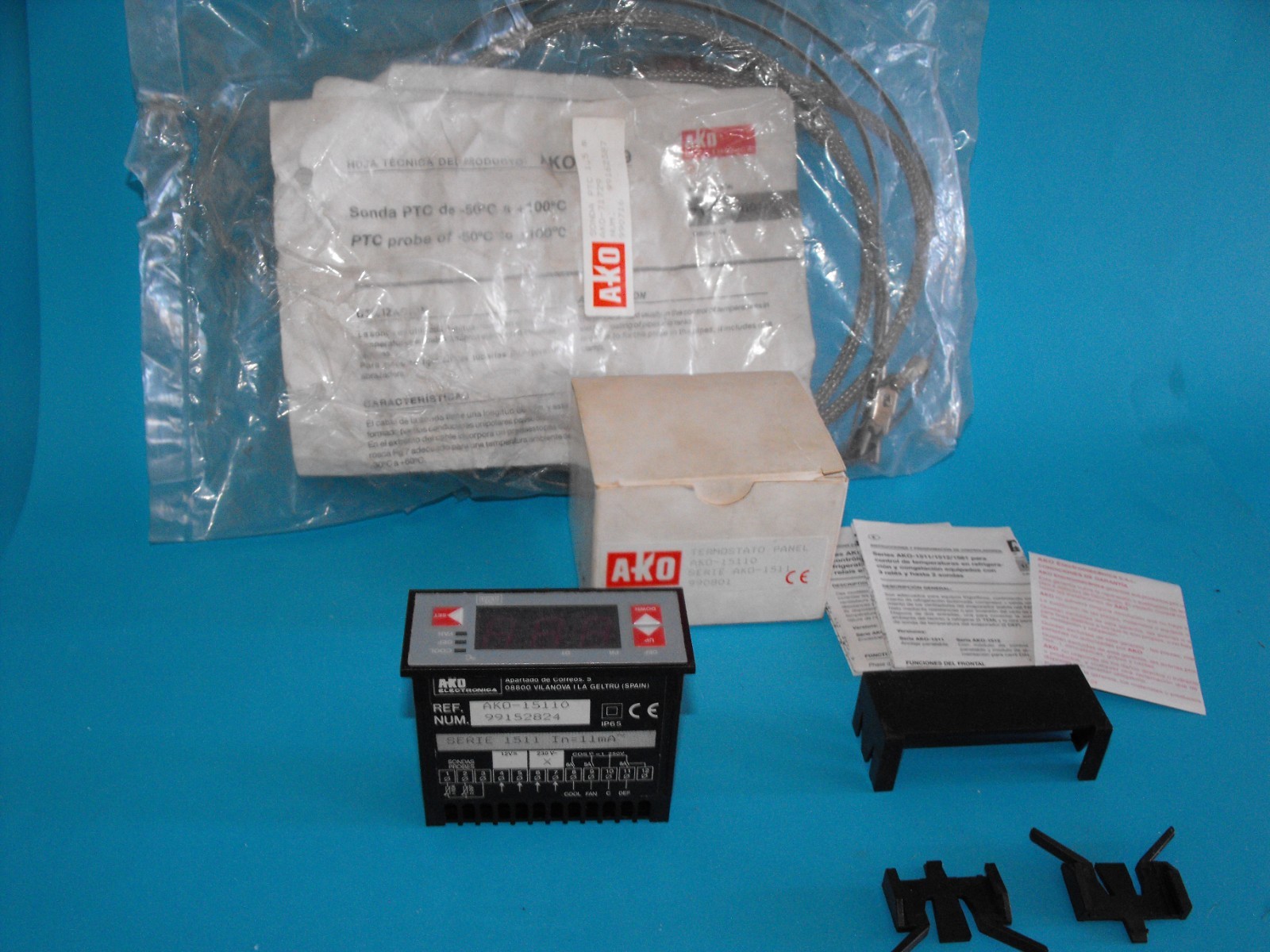 AKO-15110+AKO-71729.DIGITAL TEMPERATURE CONTROLLER.+PTC.-50/+100.NEW
