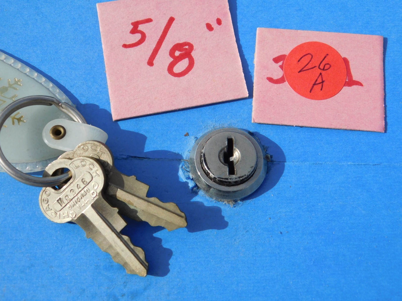 1940s Arcade Game Lock & Key ~ 5/8 inch - Chicago 2 keys M0346 (A)