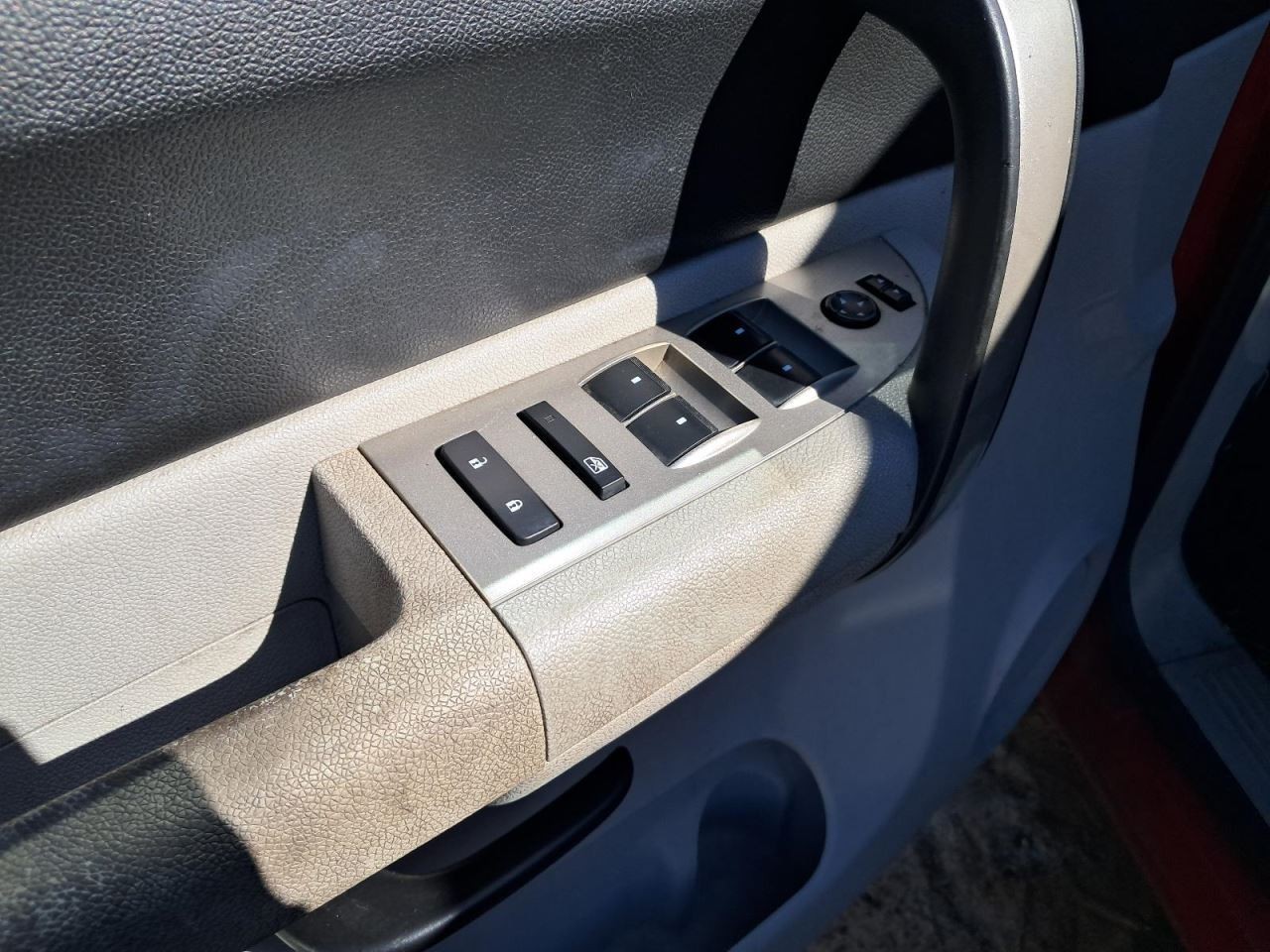SILVRDO15 2009 Glove Box 4809567