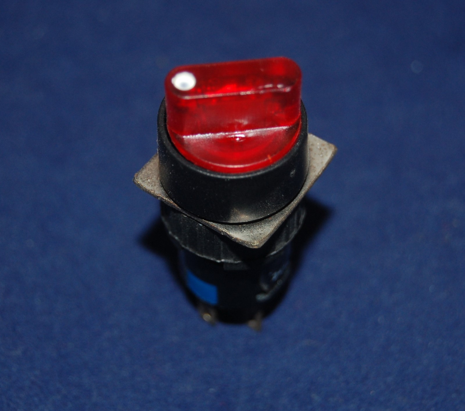 2PC 16mm Round ILLUMINATED Selector switch 2 Position RED 110V LED Latching