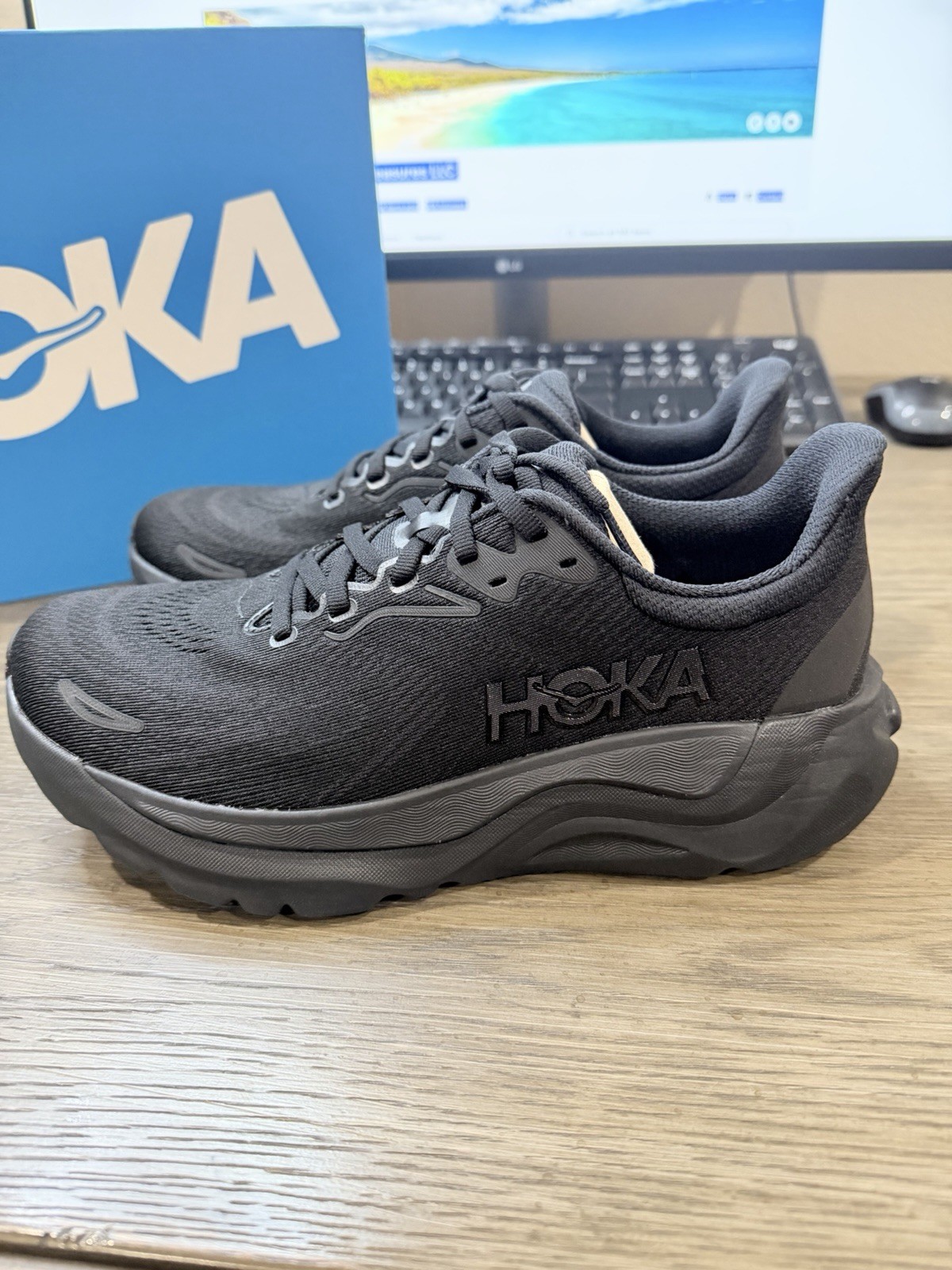 Hoka one one Arahi 8 black wide Womens Size 8.5D New With Box 🔥