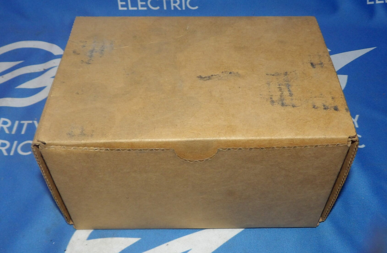 NIB Hubbell HBL320C6W 320C6W 20A 250VAC Watertight Plug + 1 Year Warranty