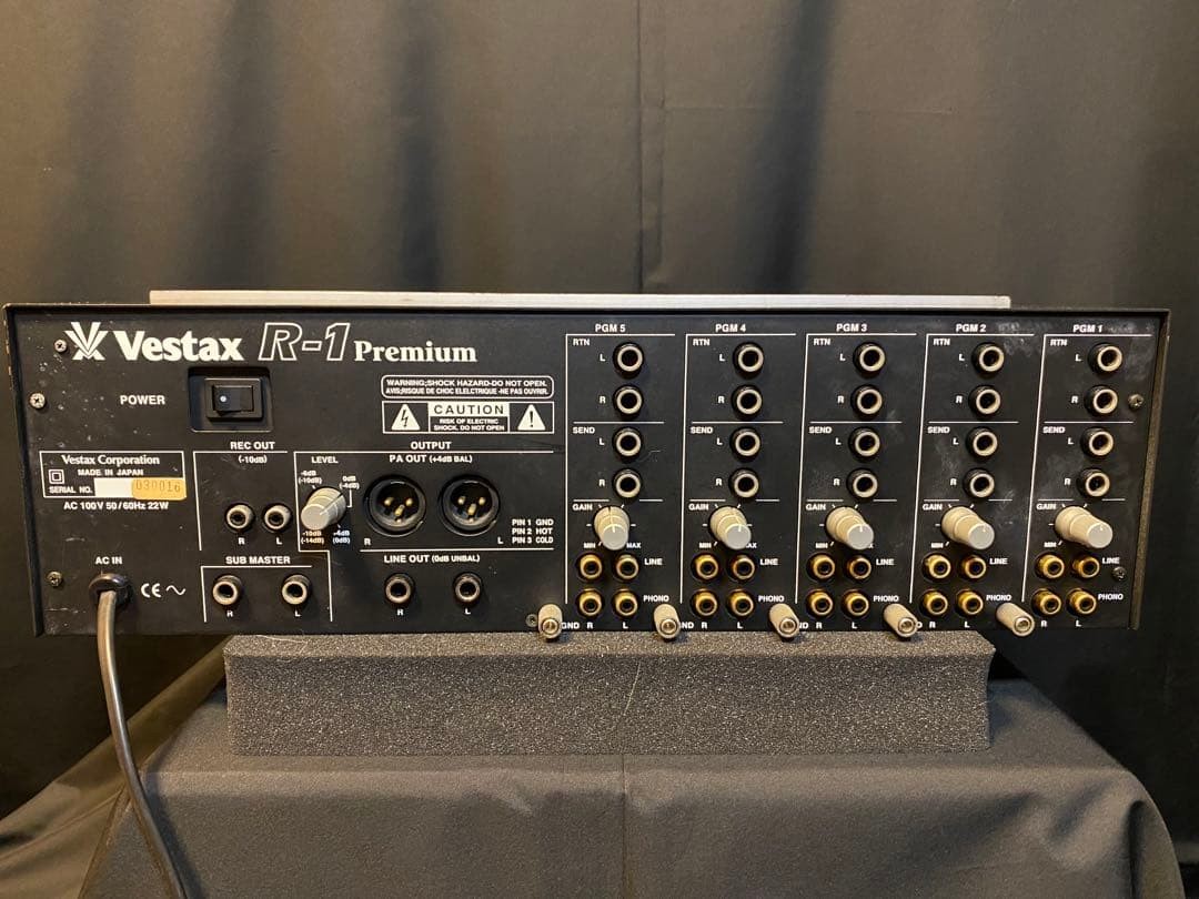 Vestax R-1 DJ Mixer