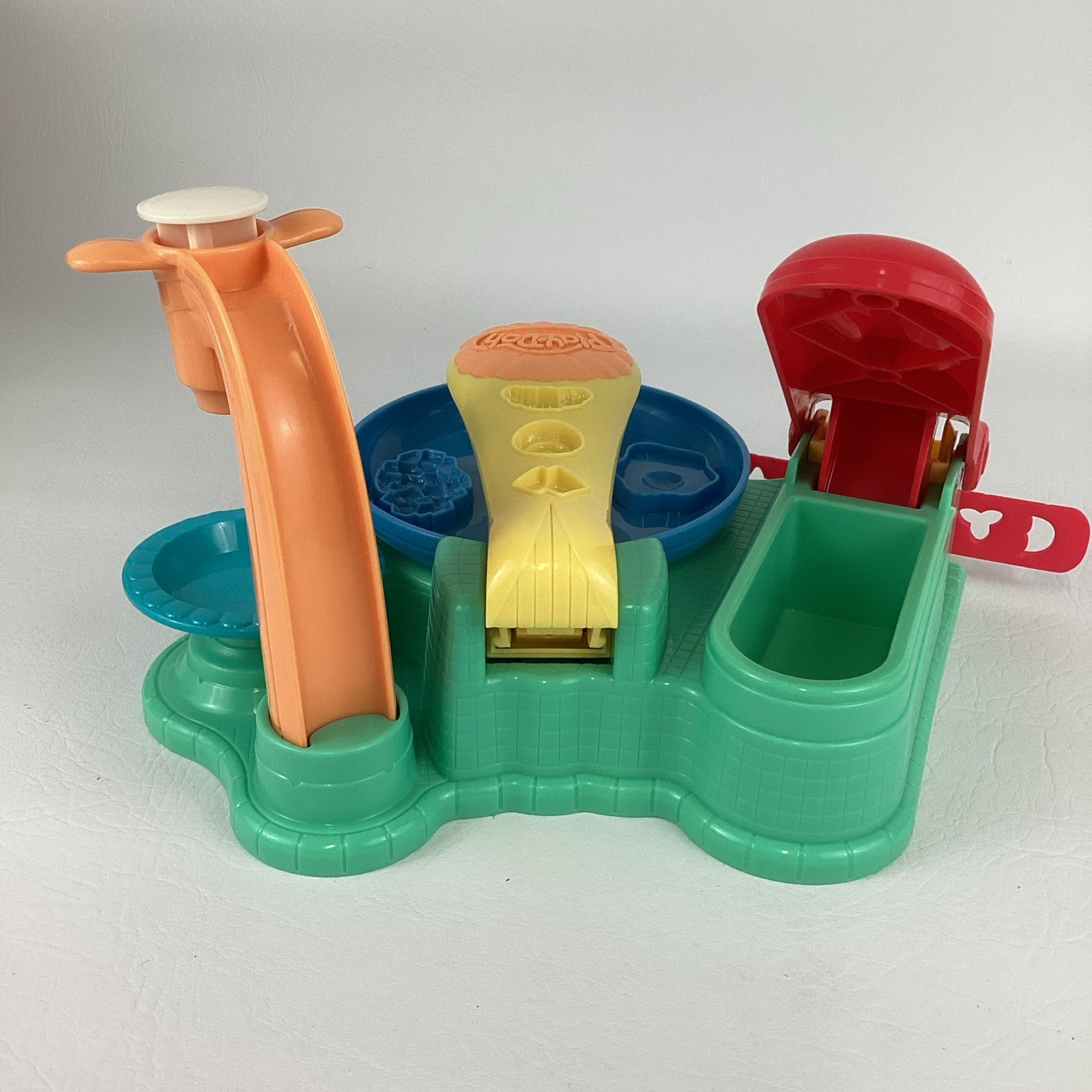 Play-Doh Flip N Serve Breakfast Playset Griddle 2010 Hasbro Kitchen Creations