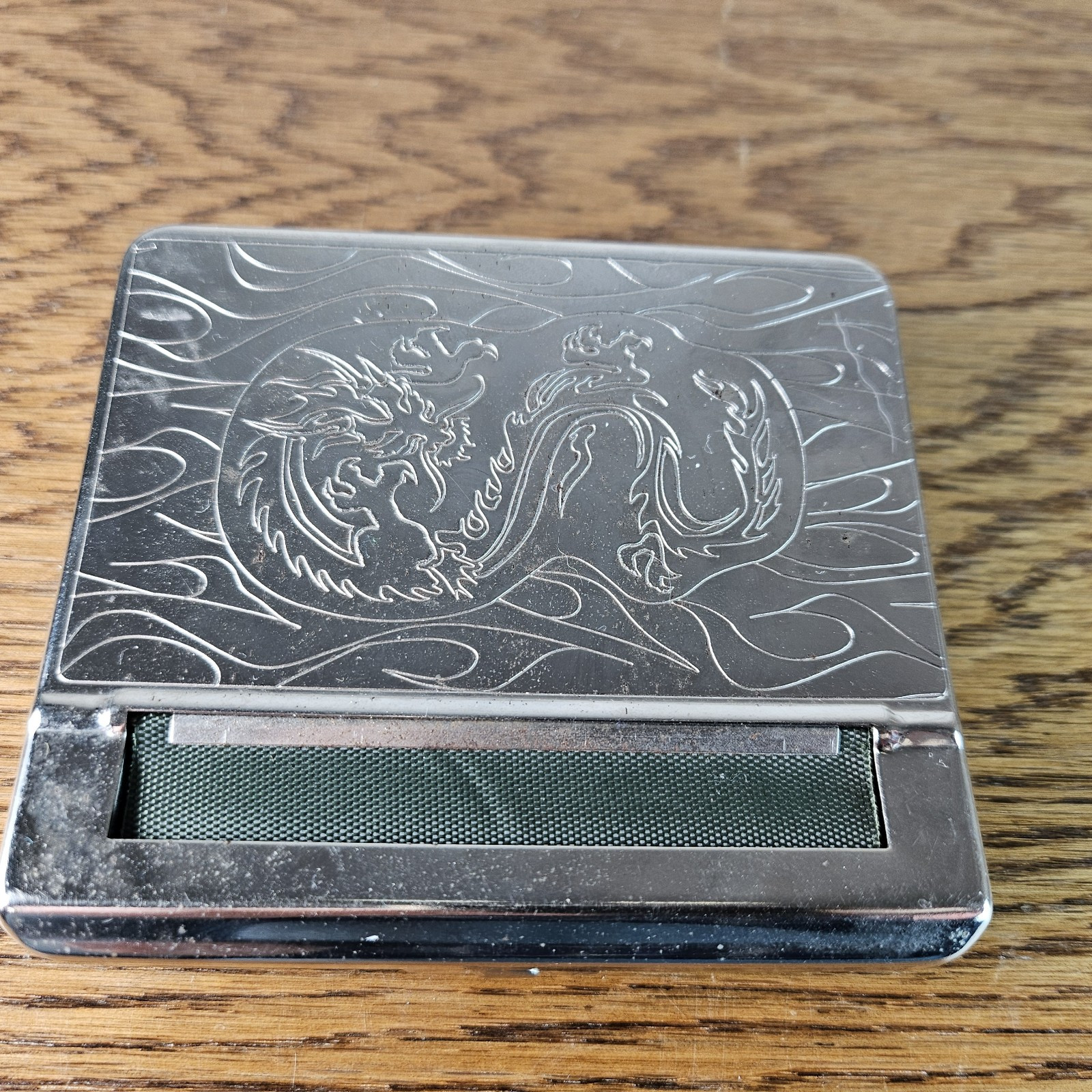 Dragon Etched Cigarette Tobacco Rolling Machine 70mm Tin
