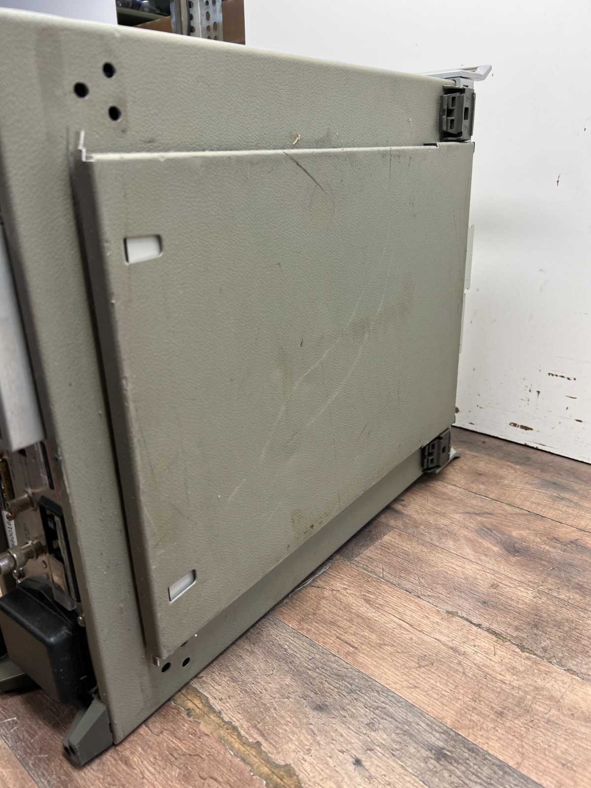 HP 8568B Spectrum Analyzer 100 Hz - 1.5 GHz