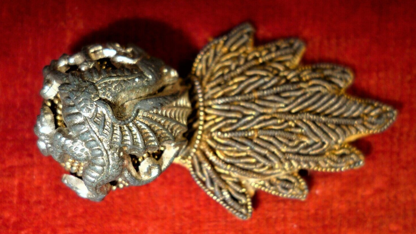 Royal Welch Fusiliers RWF Regiment Officer's No. 1 / Mess Dress Collar Badge
