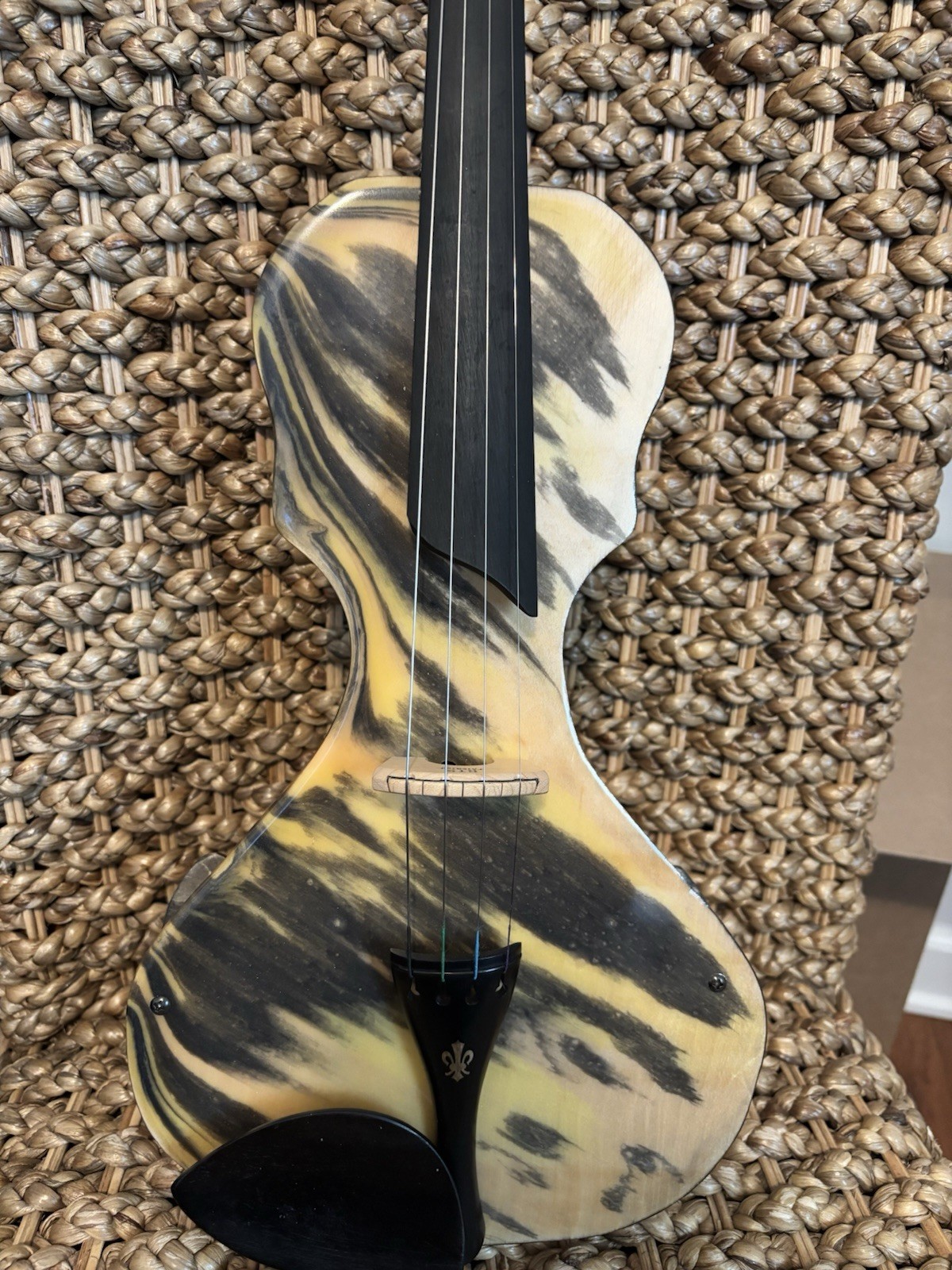 Confortie Electric Violin Barbera Via Pick Up Yellow And Black Epoxy Top