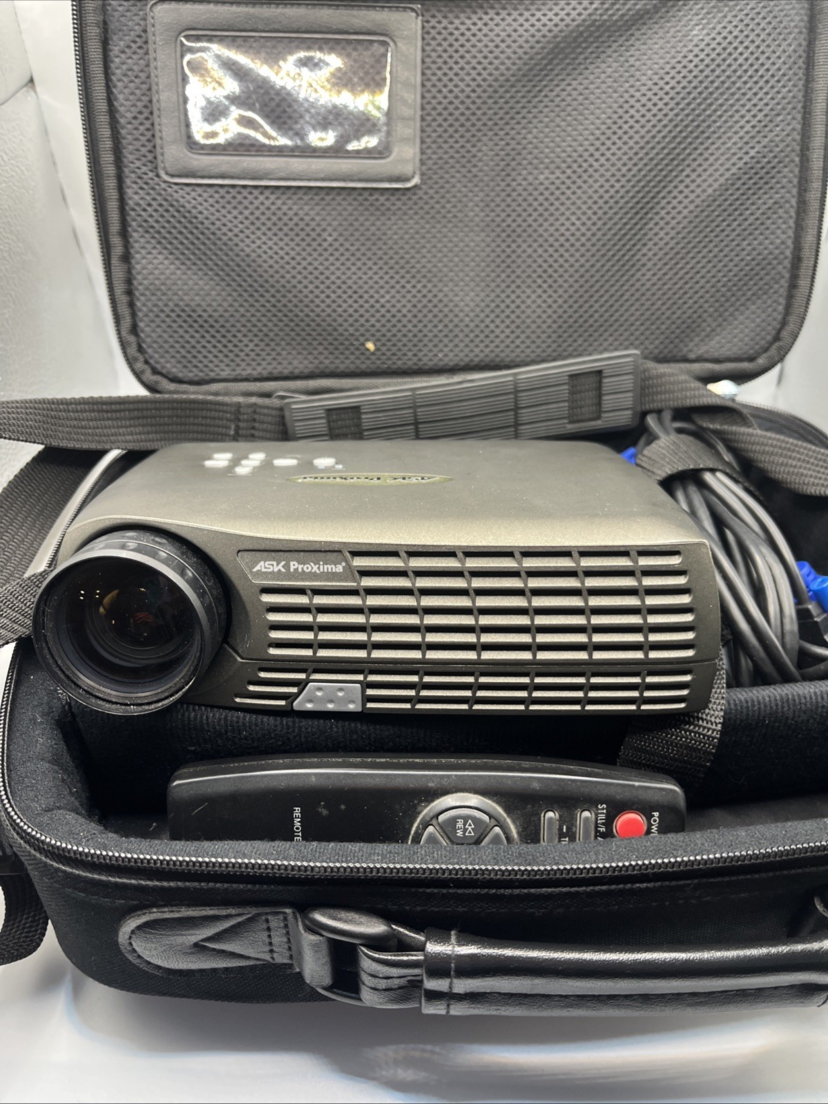 ASK Proxima M2 Kit With Bag, Remote, Cables, Manuel Pre-owned