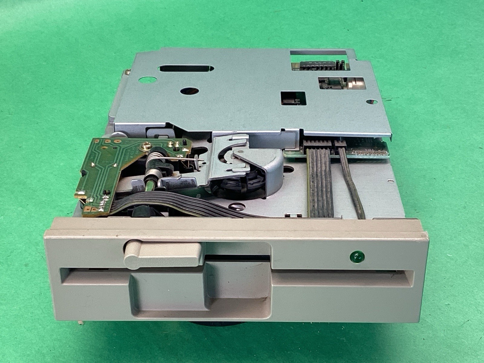 Epson SD-600 Tan 5.25” Floppy Internal PC Green LED Disk Drive - UNTESTED
