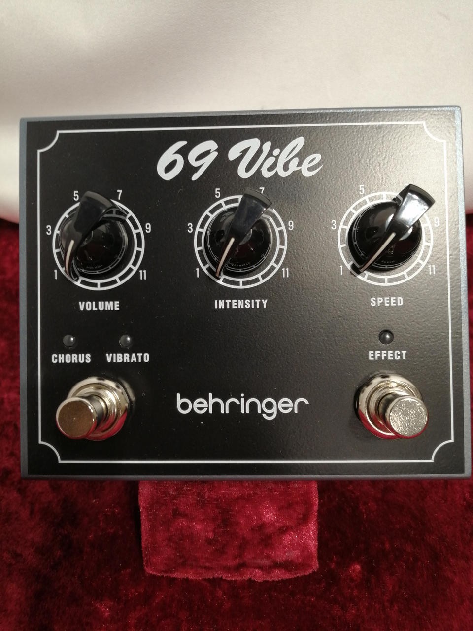 BEHRINGER 69VIBE Model