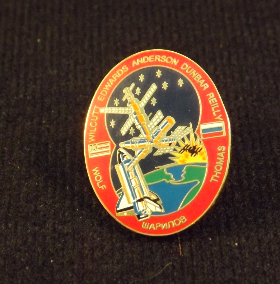 NASA STS-89 Space Shuttle Endeavour Mission Lapel Pin Mir Space Station 1998