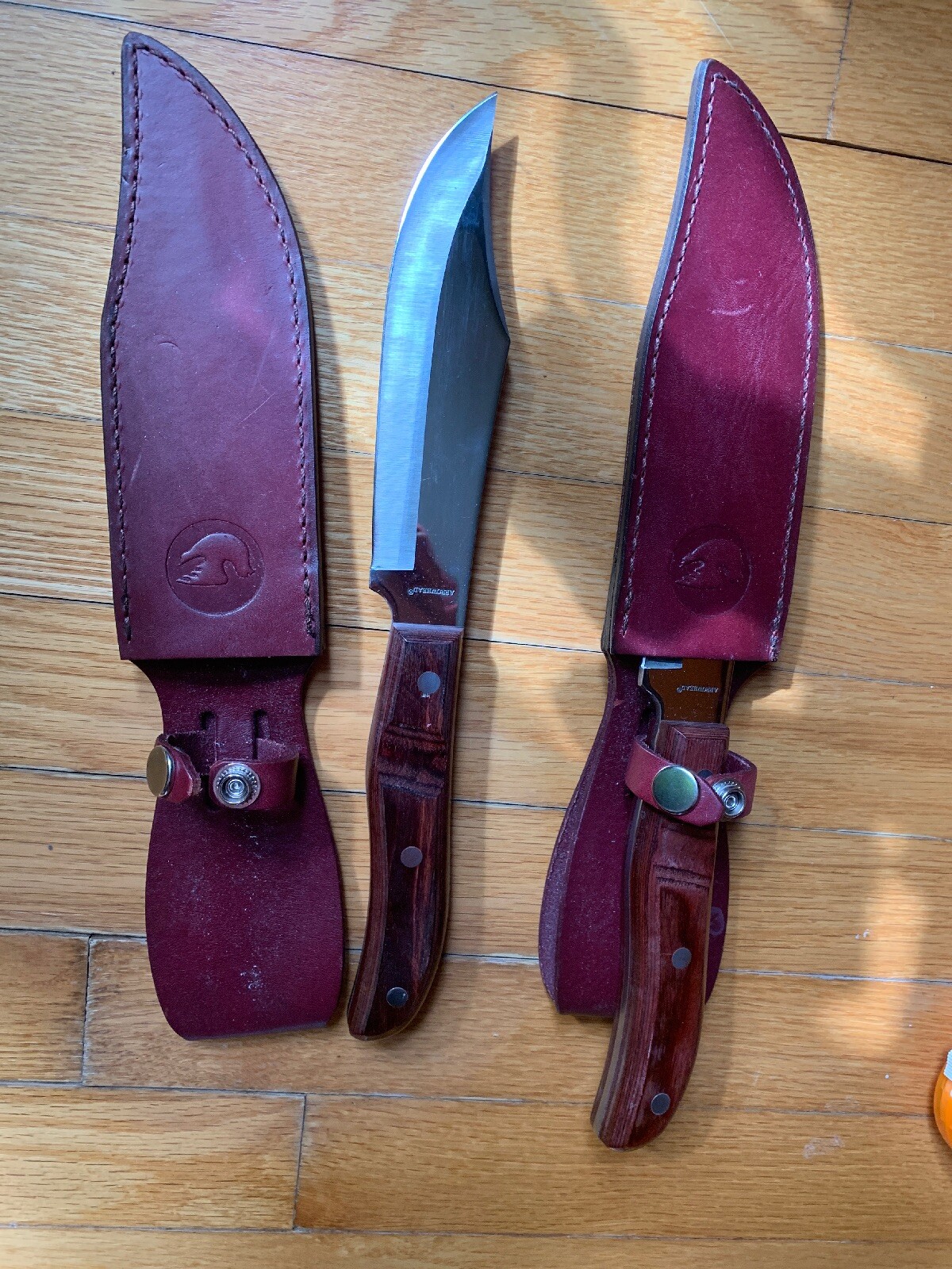 NEW  Heavy-Duty Vintage ARROWHEAD USA Hunting Knife w/Leather Sheath