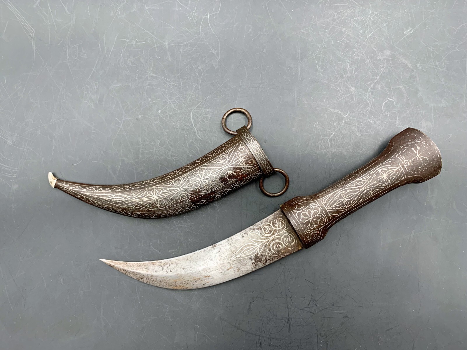 OLD ARAB KNIFE FROM THE 1940S, FINELY DECORATED, CORRECT BLADE, khanjar, Jambiya