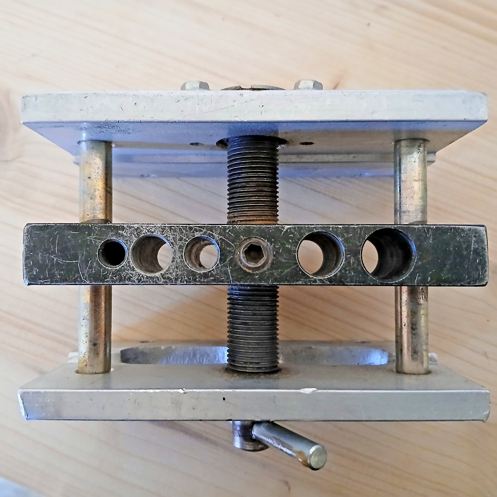 Dowl-it Self Centering Dowel Pin Drill Guide Vise Model 1000 Made U.S.A.