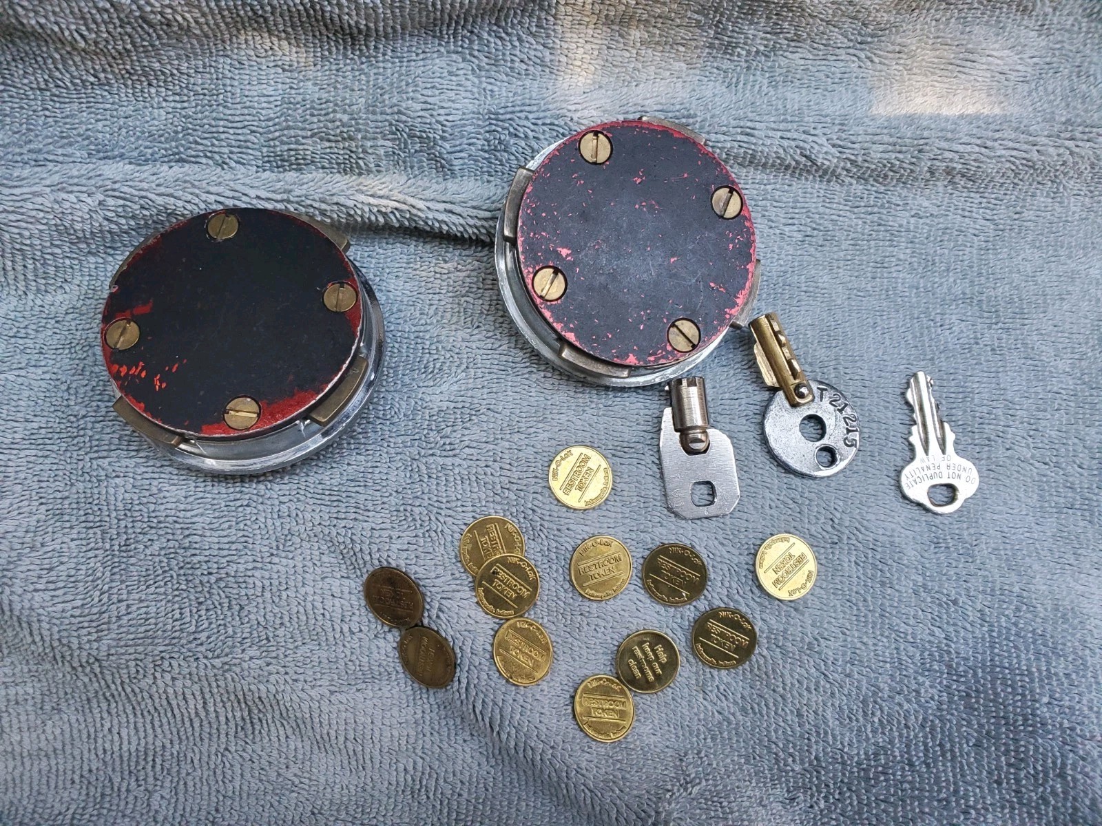 NIK-O-LOK Small Restroom Tokens Lot of 12 NewTokens + Bathroom Keys Lock Parts