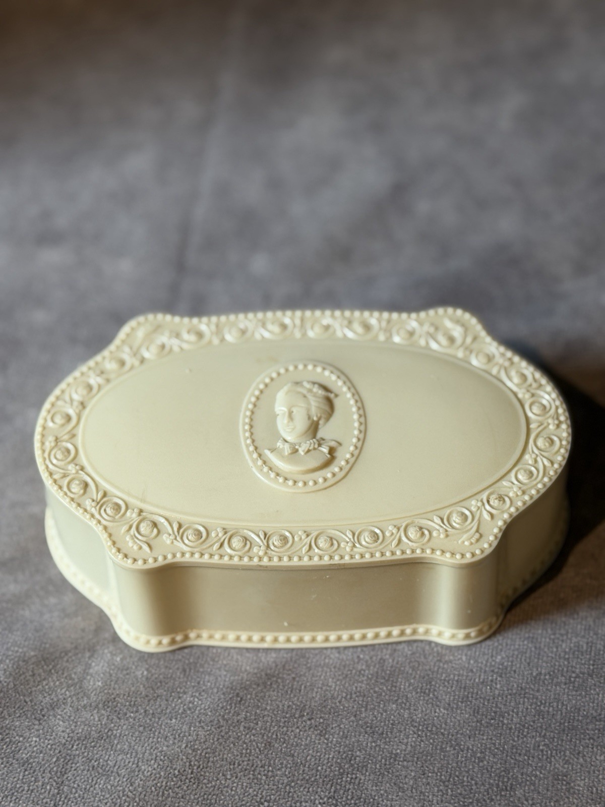 Vintage 6.5” Luxor Cameo Ivory Celluloid  Dresser Vanity Trinket Box