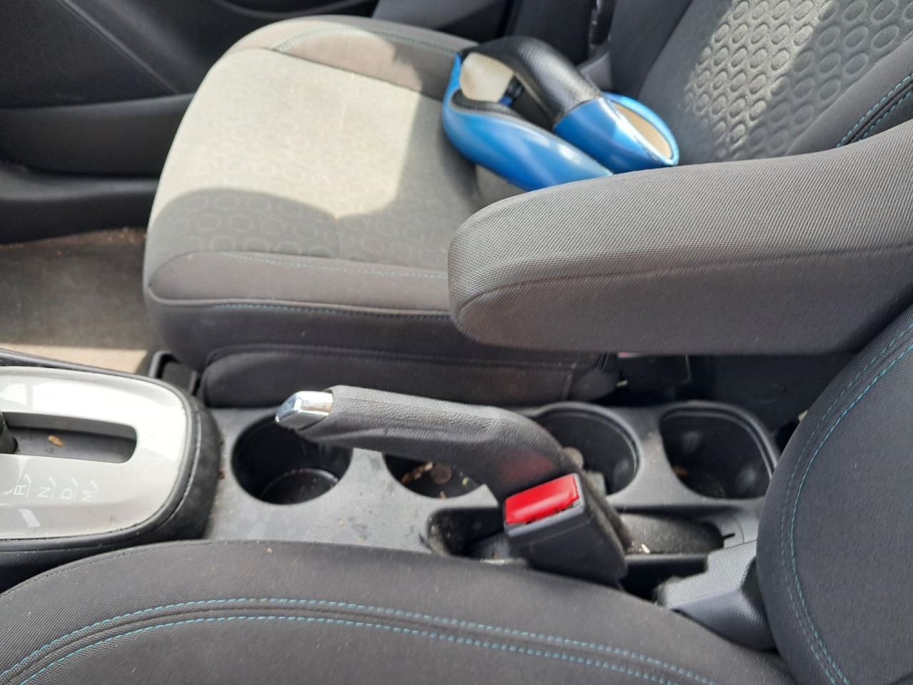 TRAX 2016 Glove Box 4768274